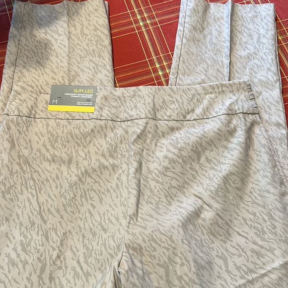 JM Collection Women’s Slim Leg Medium NWT Pants/Slacks Tonal Zebra ST - Picture 4 of 9